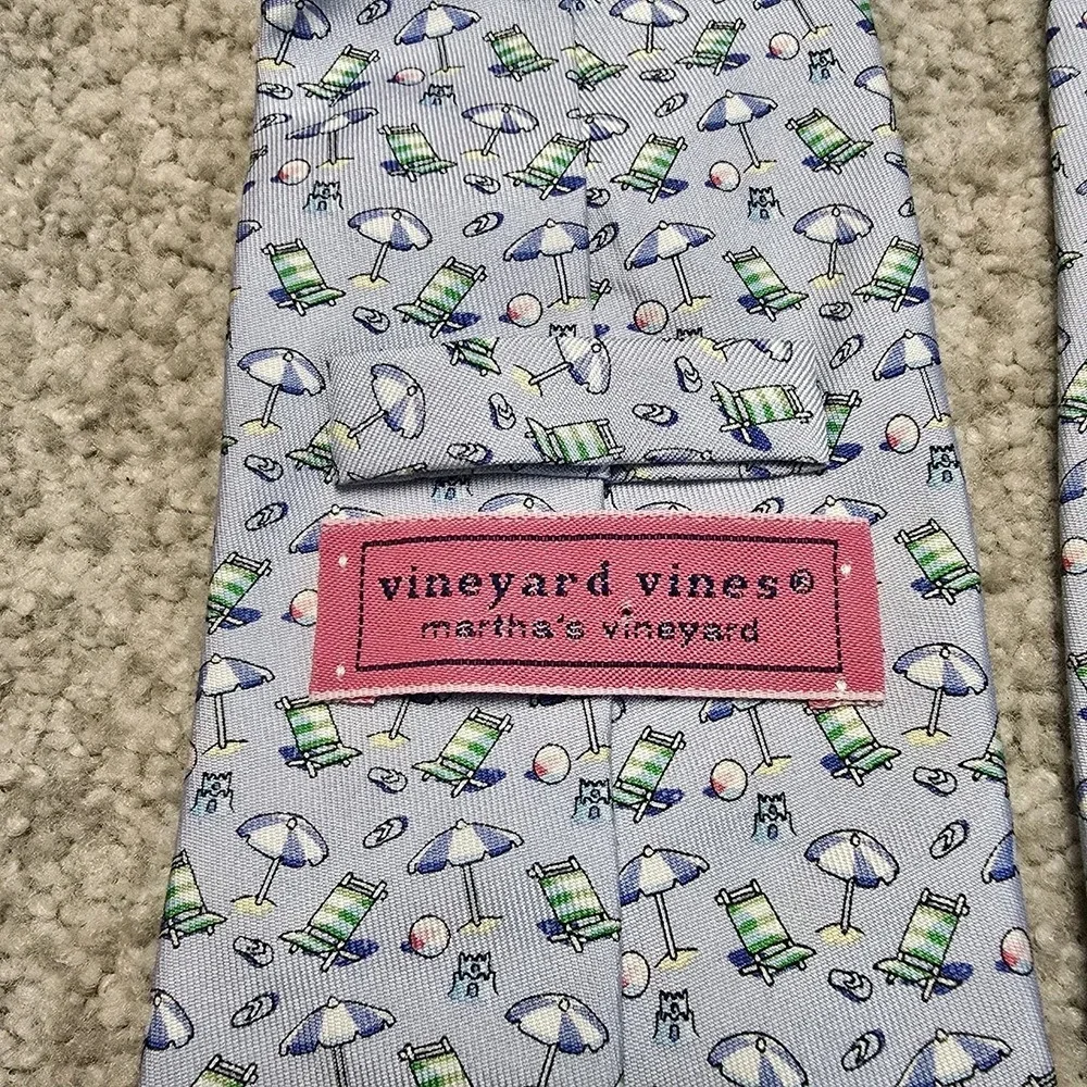 Vineyard Vines Men's Silk Tie Day at the Beach Blue XL Beach Umbrella & Chair‎